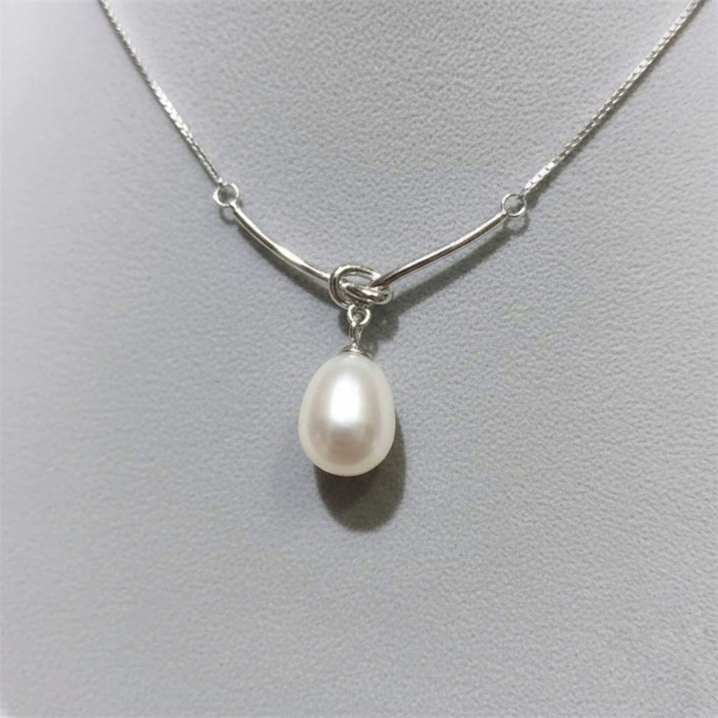Elegant Pearl Knot Pandent With 925 Sterling Silver Minimal Chain